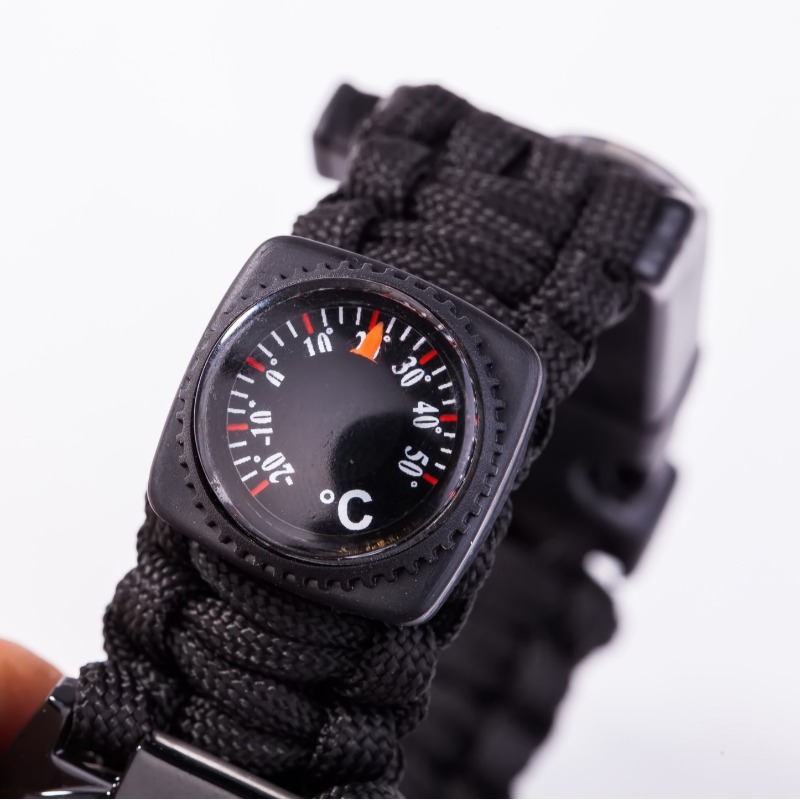 Multifunctional Outdoor Watch  - đánh giá và giá Fire Starting Kit
